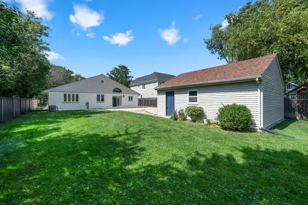 839 Meadowlark LN, Glenview, IL 60025