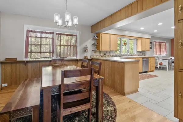 430 Laurel AVE, Woodstock, IL 60098