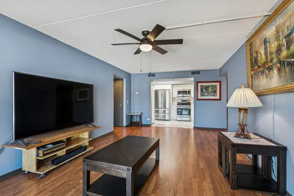 8350 W Addison ST #101, Chicago, IL 60634