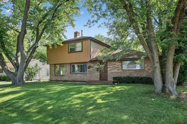 13 Manor RD,  Lake Zurich,  IL 60047