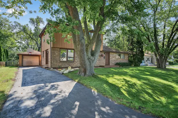 13 Manor RD, Lake Zurich, IL 60047