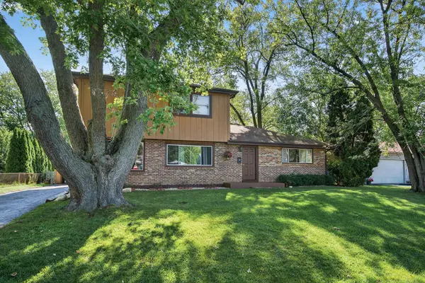 13 Manor RD, Lake Zurich, IL 60047