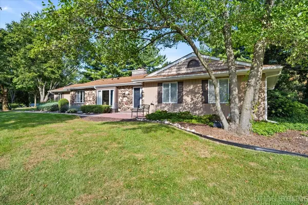36W068 Indian Mound RD, St. Charles, IL 60174