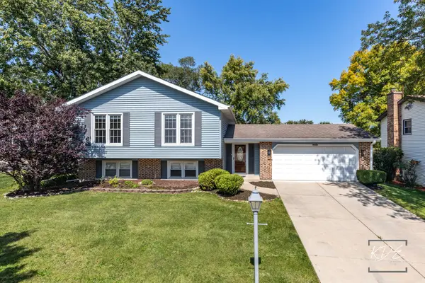23W468 Moraine CT, Naperville, IL 60540