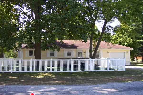 301 N MORGAN ST, Bement, IL 61813