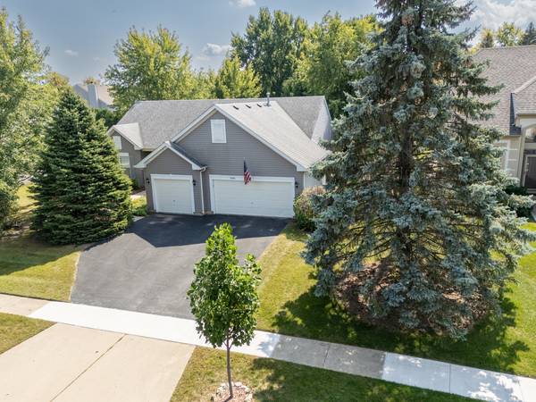 1681 Highmeadow LN, Algonquin, IL 60102