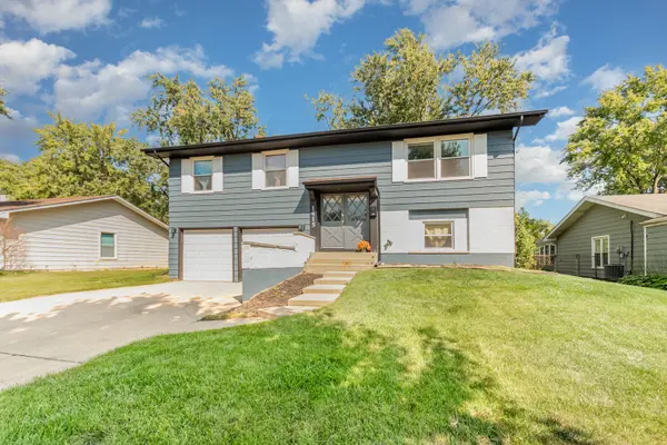 1415 N Oakmont RD, Hoffman Estates, IL 60169