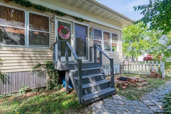 906 S Race ST, Atlanta, IL 61723