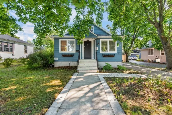 323 W Main ST, Barrington, IL 60010
