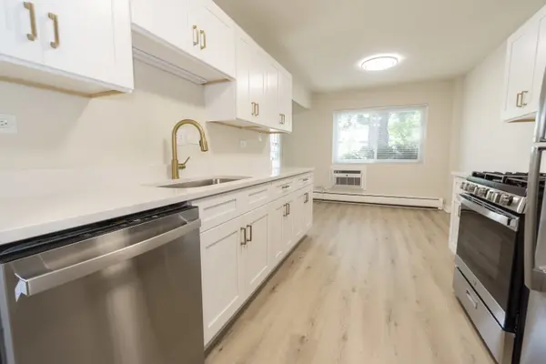 2640 N Windsor DR #102, Arlington Heights, IL 60004