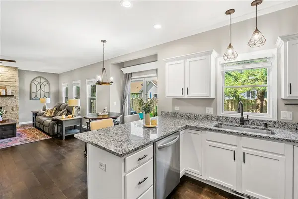 1500 Sandpiper LN, Woodstock, IL 60098