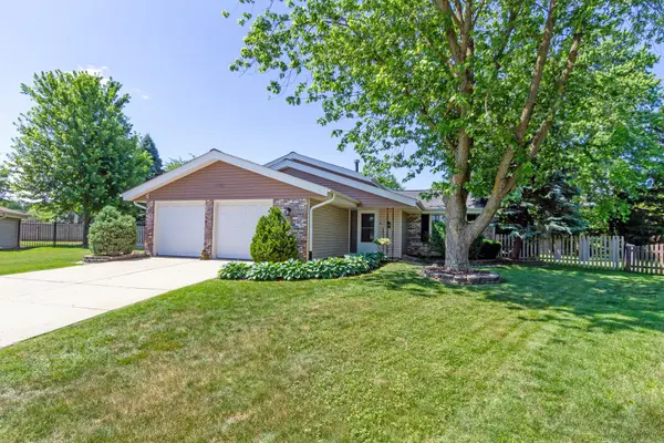 1150 Attleboro CT, Schaumburg, IL 60193