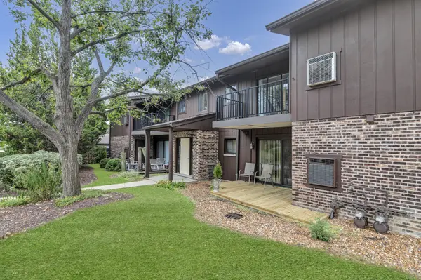 55 W 64th ST #102, Westmont, IL 60559