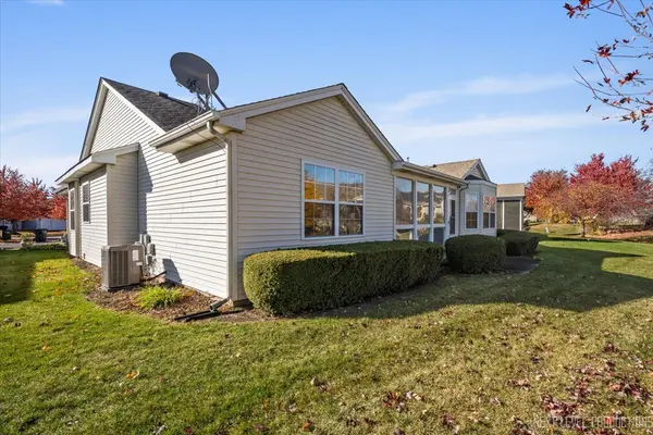 608 Clearwater CT, Oswego, IL 60543