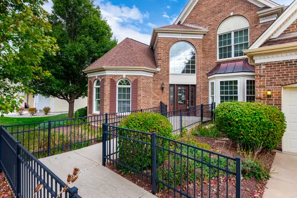351 Lake Run LN, North Aurora, IL 60542