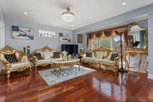 7630 N Oleander AVE, Niles, IL 60714