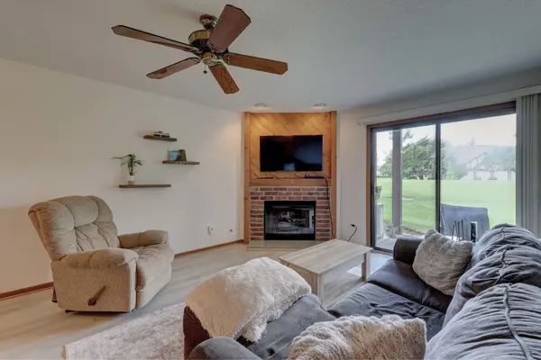 639 Elizabeth DR #B, Wood Dale, IL 60191