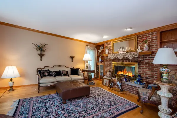 25047 W Palmer CT, Antioch, IL 60002