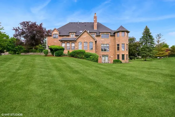 26 Forest LN, South Barrington, IL 60010