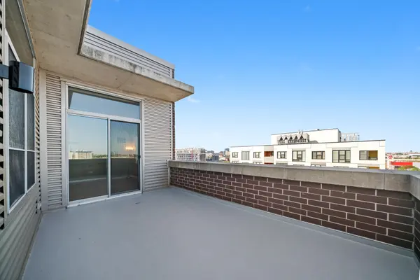 437 W Division ST #901, Chicago, IL 60610