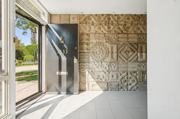 1333 N Sandburg TER, Chicago, IL 60610