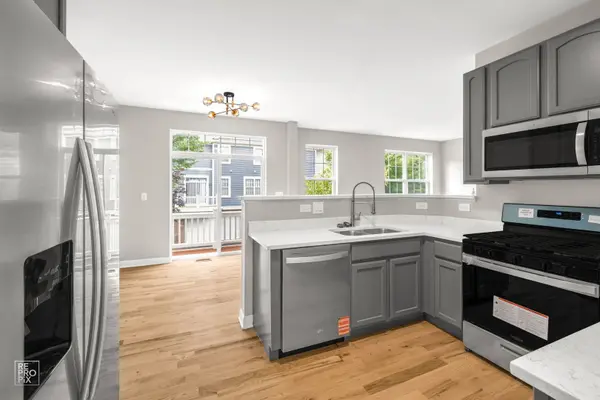 1161 Orangery CT, Carol Stream, IL 60188