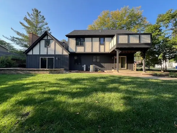 2651 Yorkshire LN, Lisle, IL 60532
