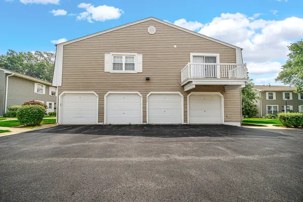 1422 Woodcutter LN #D, Wheaton, IL 60189