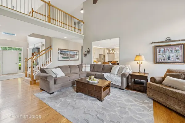 1484 Rolling Hills DR, Crystal Lake, IL 60014