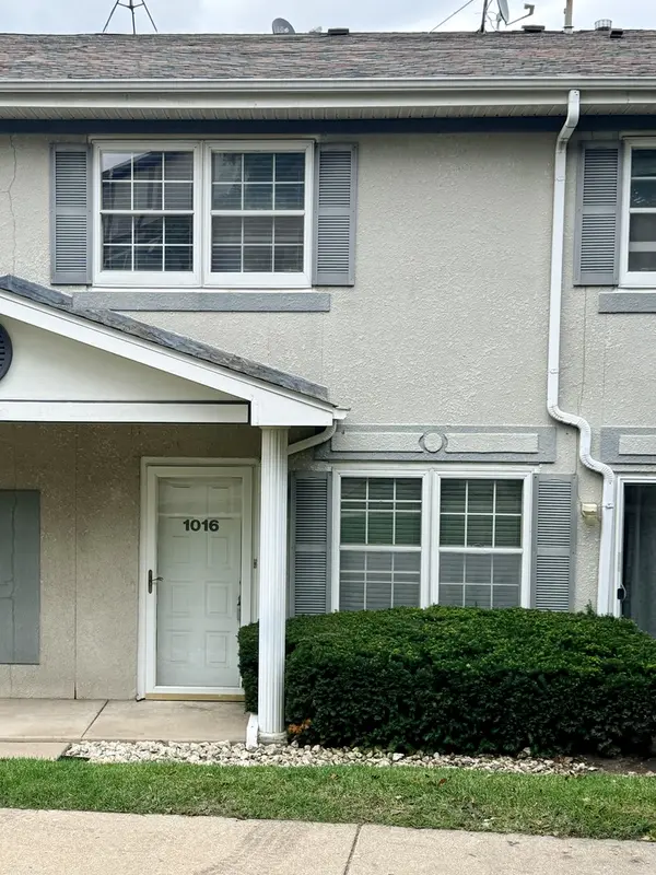1016 Greenwood CIR #D,  Woodstock,  IL 60098