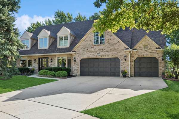 3004 Bennett DR, Naperville, IL 60564