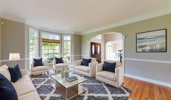 162 Cardinal DR, Hawthorn Woods, IL 60047