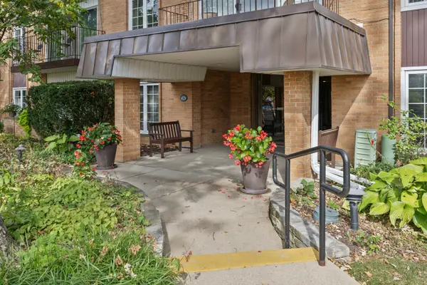 441 N Park BLVD #3E,  Glen Ellyn,  IL 60137