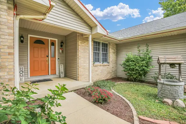 3104 Countrybend LN, Champaign, IL 61821