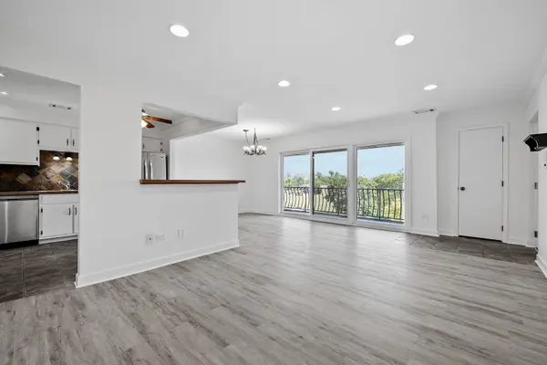 9750 Ravinia LN #303, Orland Park, IL 60462