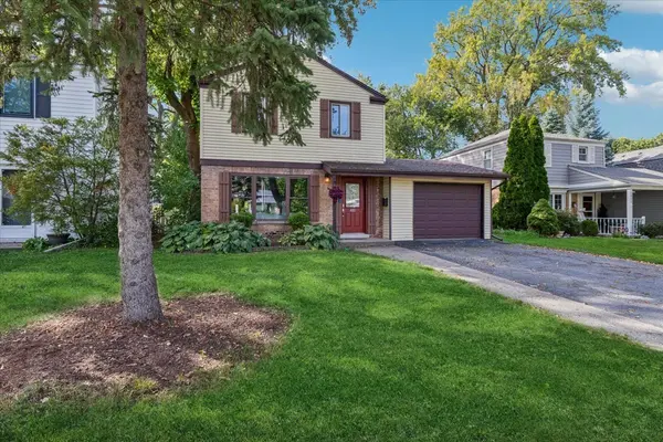 430 S Dryden PL, Arlington Heights, IL 60005
