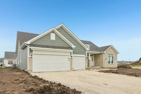 1119 Parkside DR, Sycamore, IL 60178
