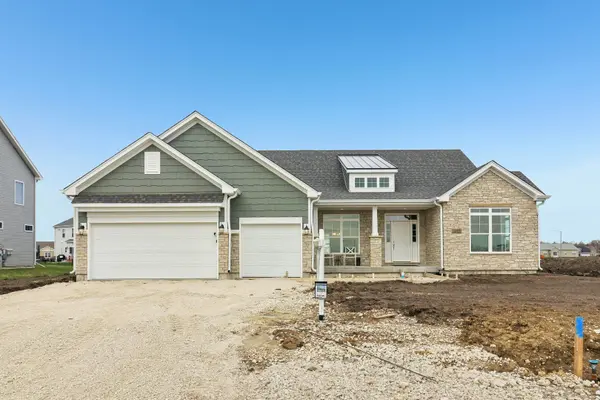 1119 Parkside DR, Sycamore, IL 60178