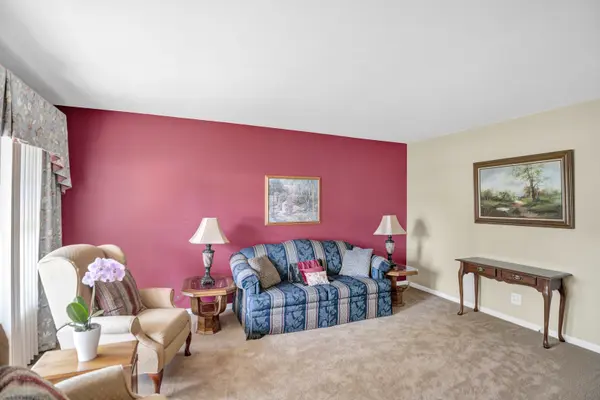 236 Clearmont DR, Elk Grove Village, IL 60007