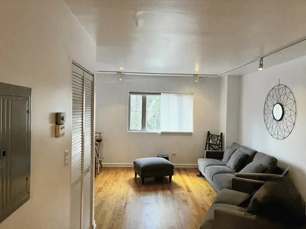 6400 N Sacramento AVE #205, Chicago, IL 60645
