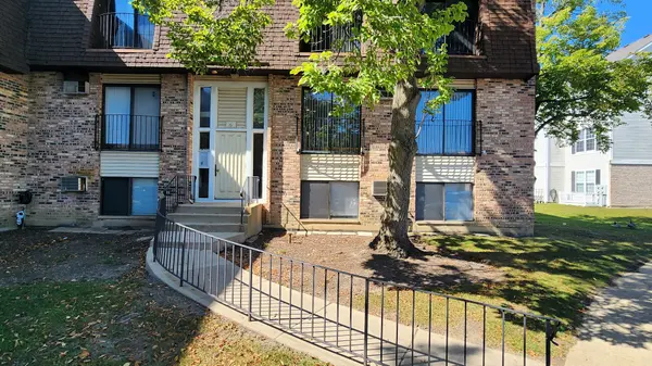 161 N Waters Edge DR #202, Glendale Heights, IL 60139