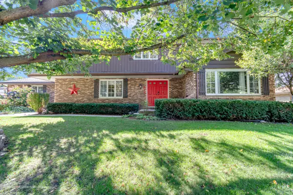 519 OAK DR, East Dundee, IL 60118