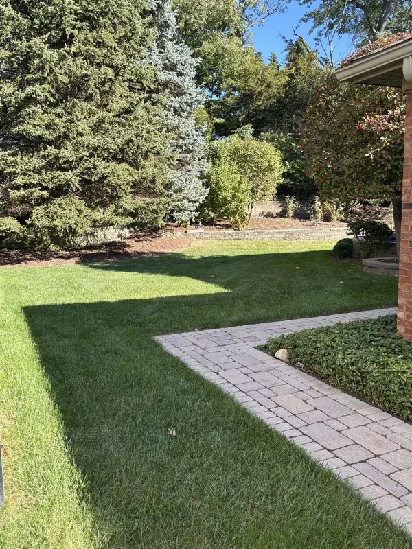 8756 Butterfield LN, Orland Park, IL 60462