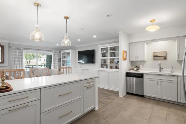 4900 Forest AVE #201, Downers Grove, IL 60515