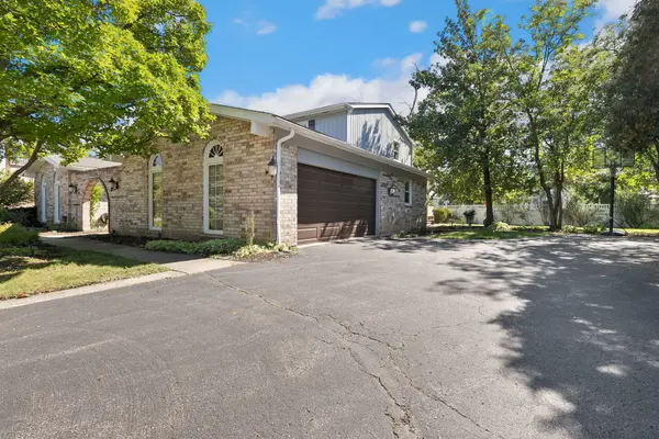 3155 Kayjay DR, Northbrook, IL 60062