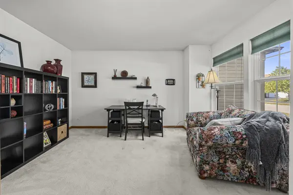 2359 Nantucket LN, Elgin, IL 60123