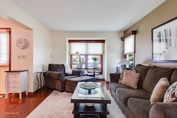 15 Thompson CT, Buffalo Grove, IL 60089