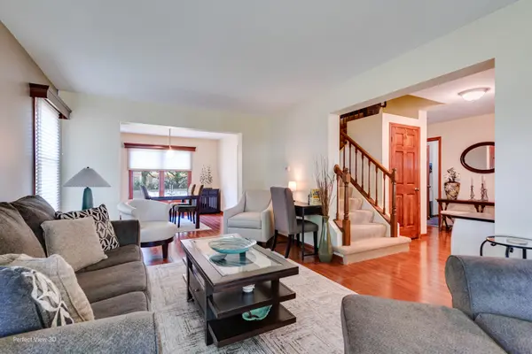 15 Thompson CT, Buffalo Grove, IL 60089