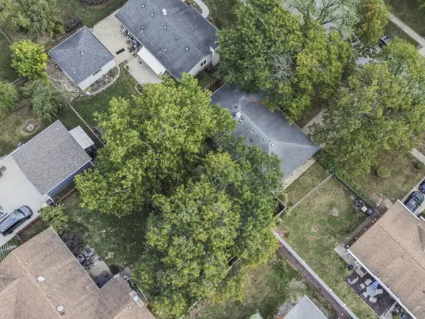 1194 Cedar LN, Elk Grove Village, IL 60007