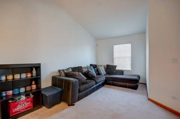 939 E Savannah DR, Romeoville, IL 60446